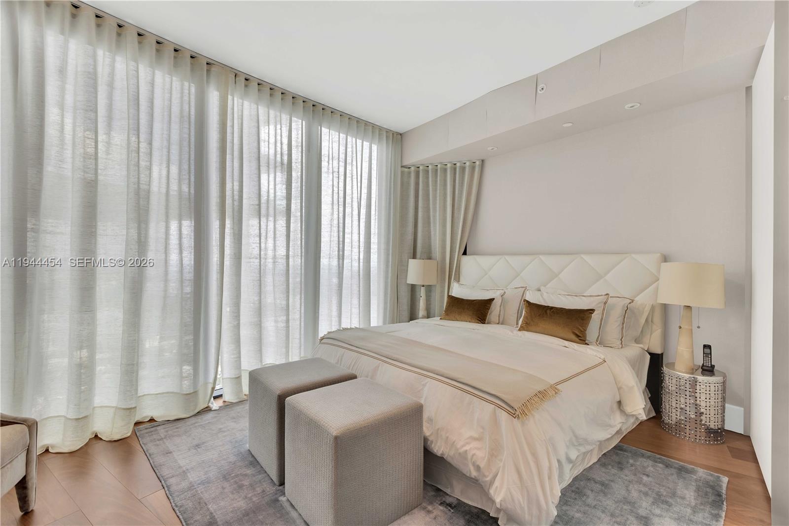 18555 COLLINS AVENUE COND - Residential