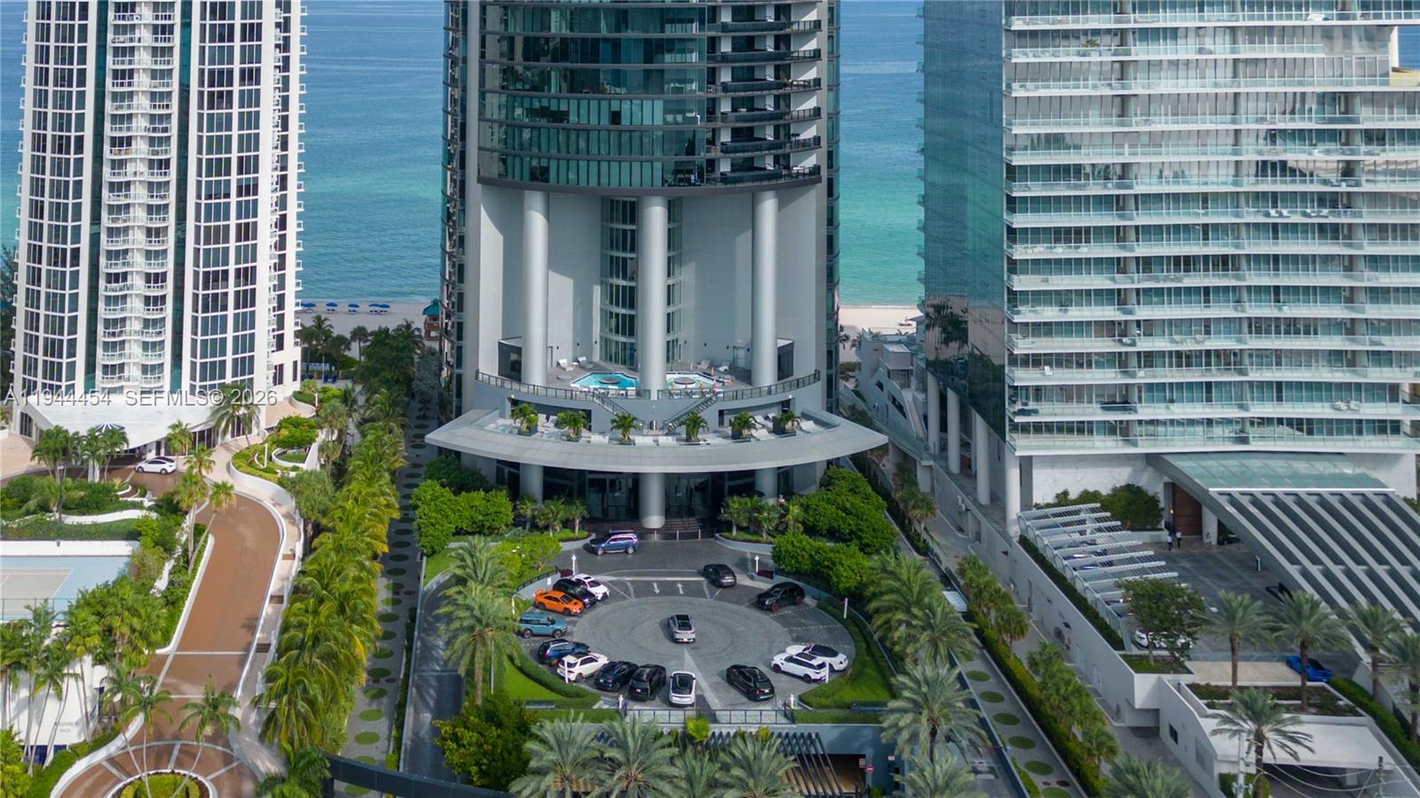 18555 COLLINS AVENUE COND - Residential