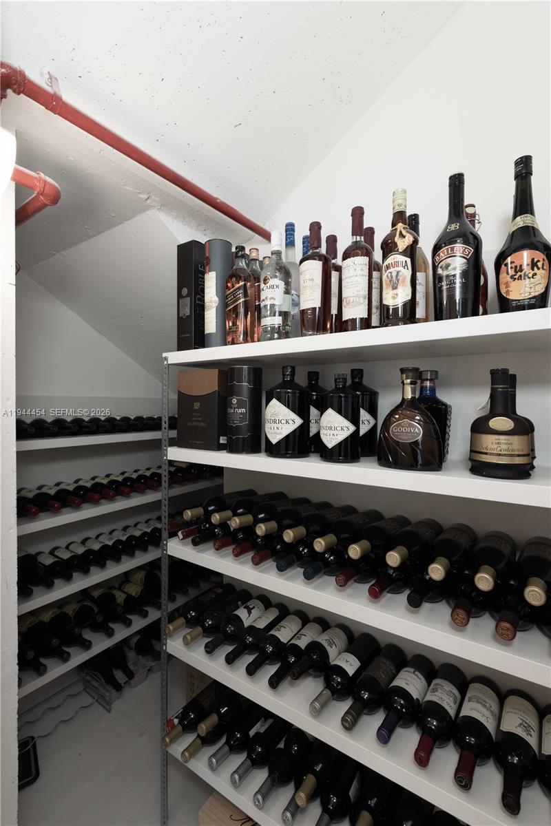 18555 COLLINS AVENUE COND - Residential