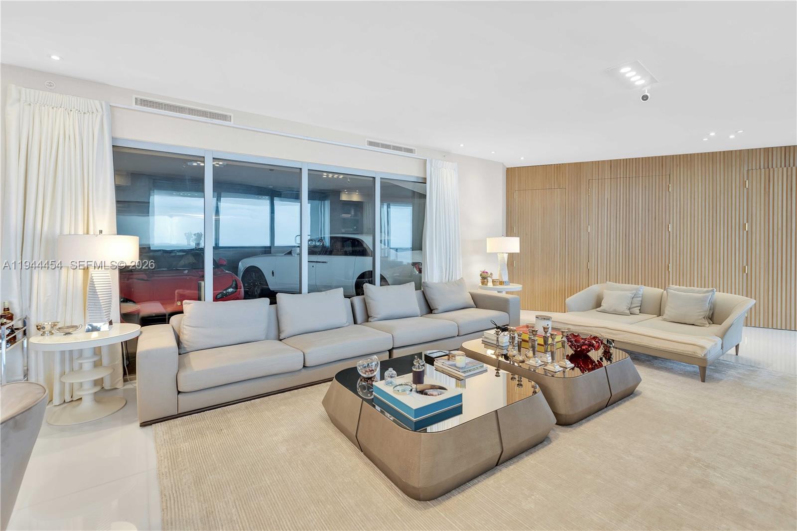 18555 COLLINS AVENUE COND - Residential