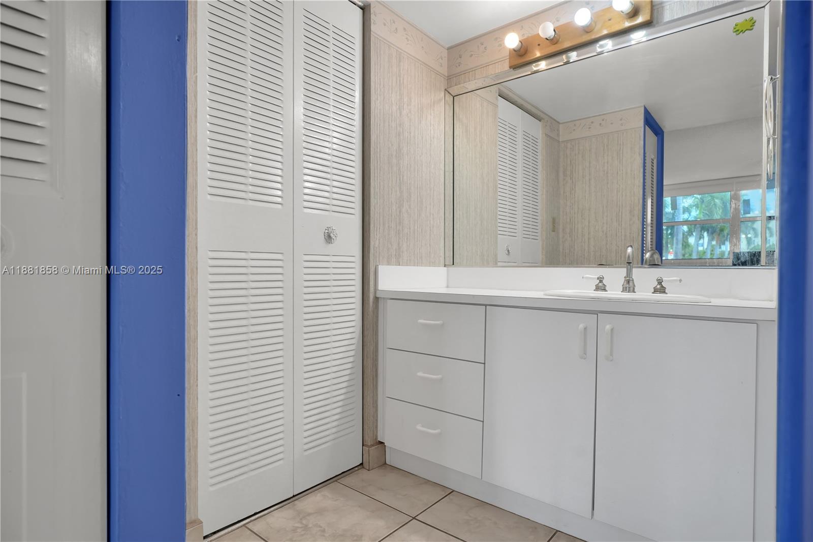REEF EAST CONDO - Residential