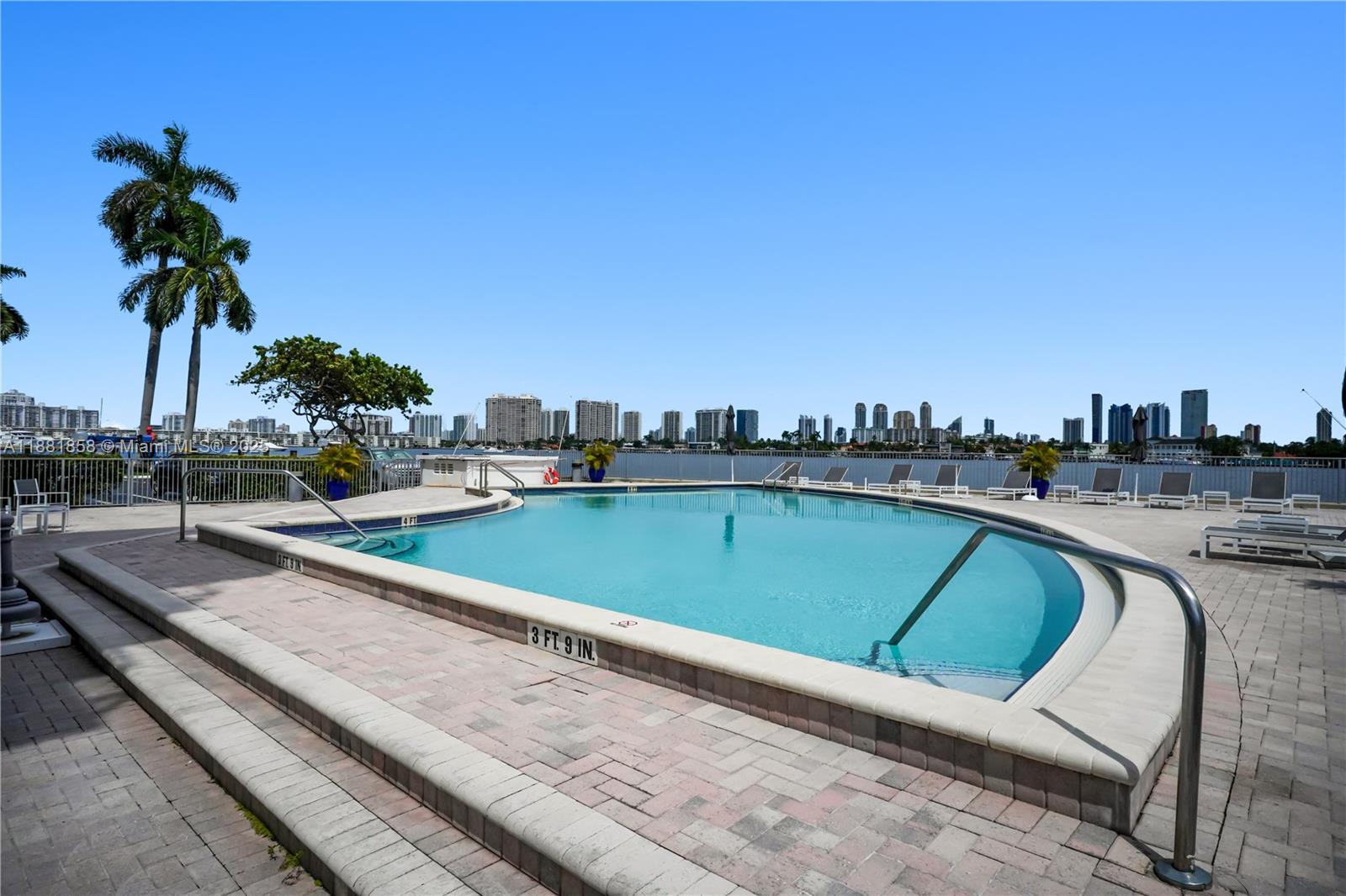 REEF EAST CONDO - Residential