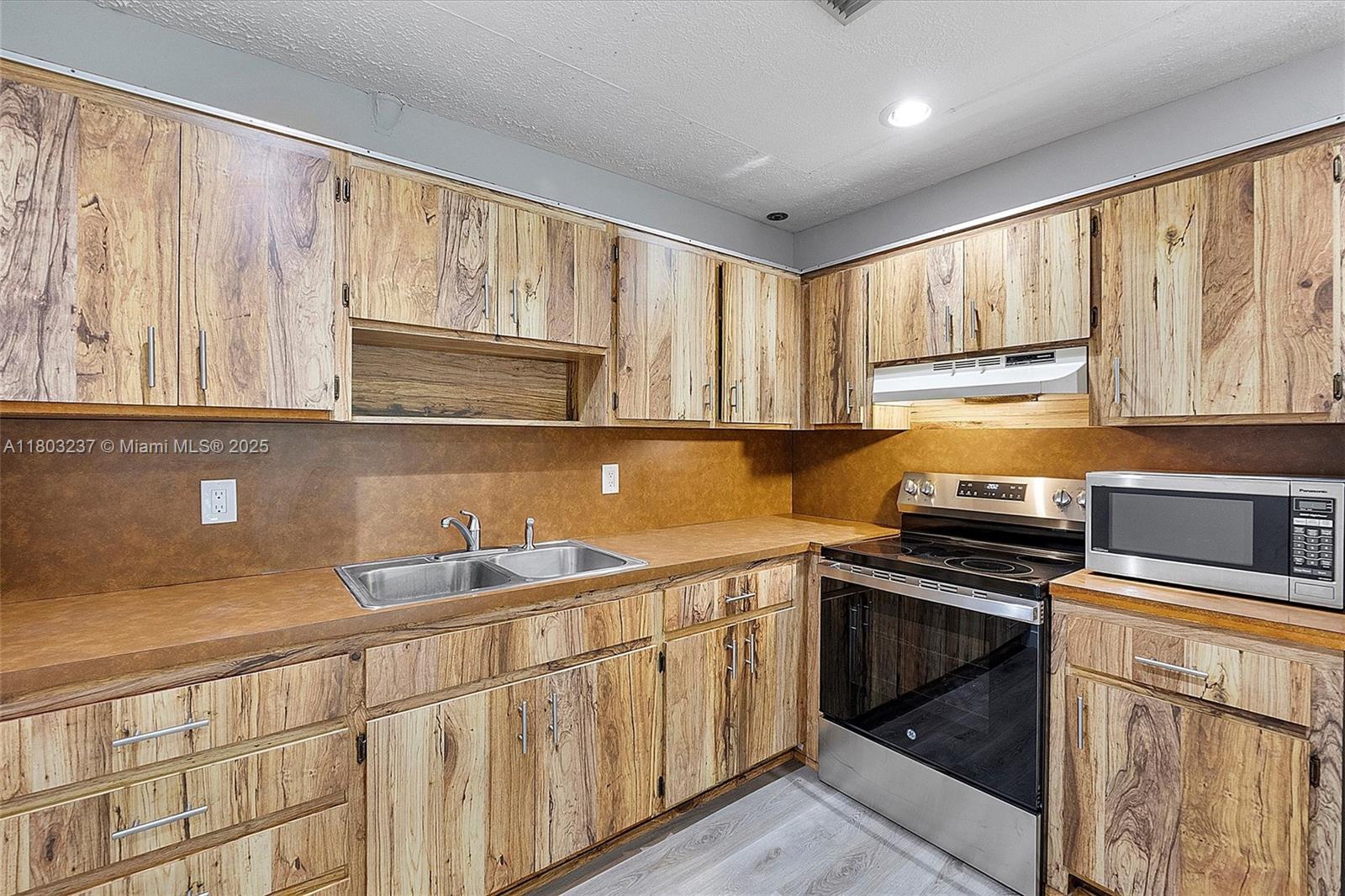 SELIGMAN-KIA ACRES - Residential