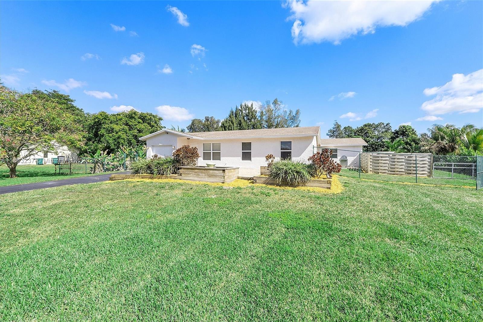 Property for Sale at 5200 Sw 199th Avenue, Southwest Ranches, Broward County, Florida - Bedrooms: 5 
Bathrooms: 3  - $999,999