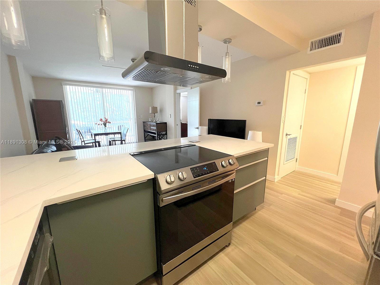 EASTERN SHORES WHITE HOUS - Residential
