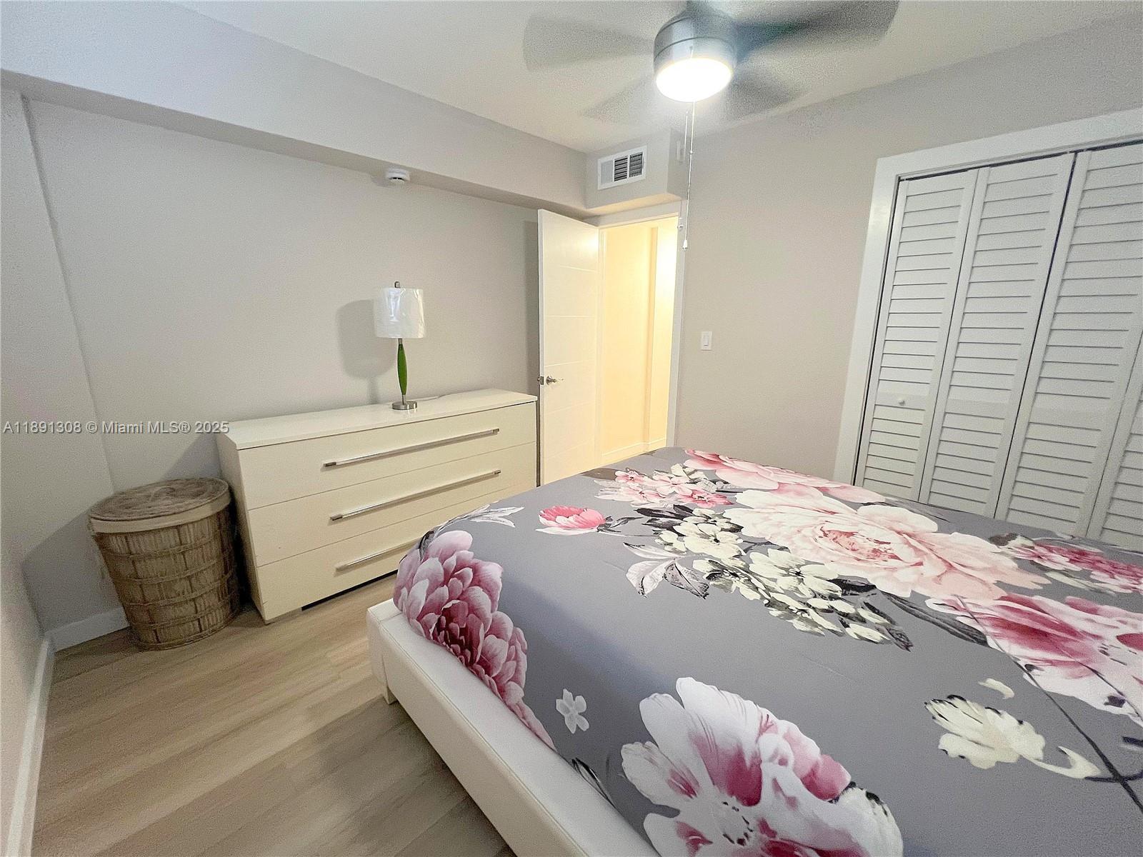 EASTERN SHORES WHITE HOUS - Residential