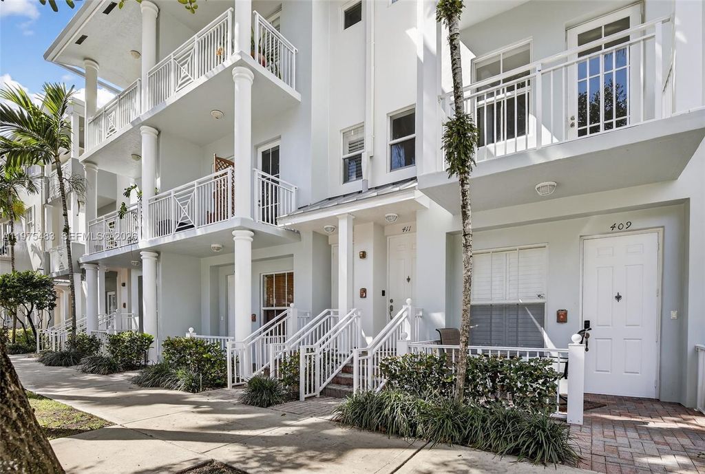 Photo of 411 SW 13th Ter, Fort Lauderdale, FL 33312 (MLS # A11975483)