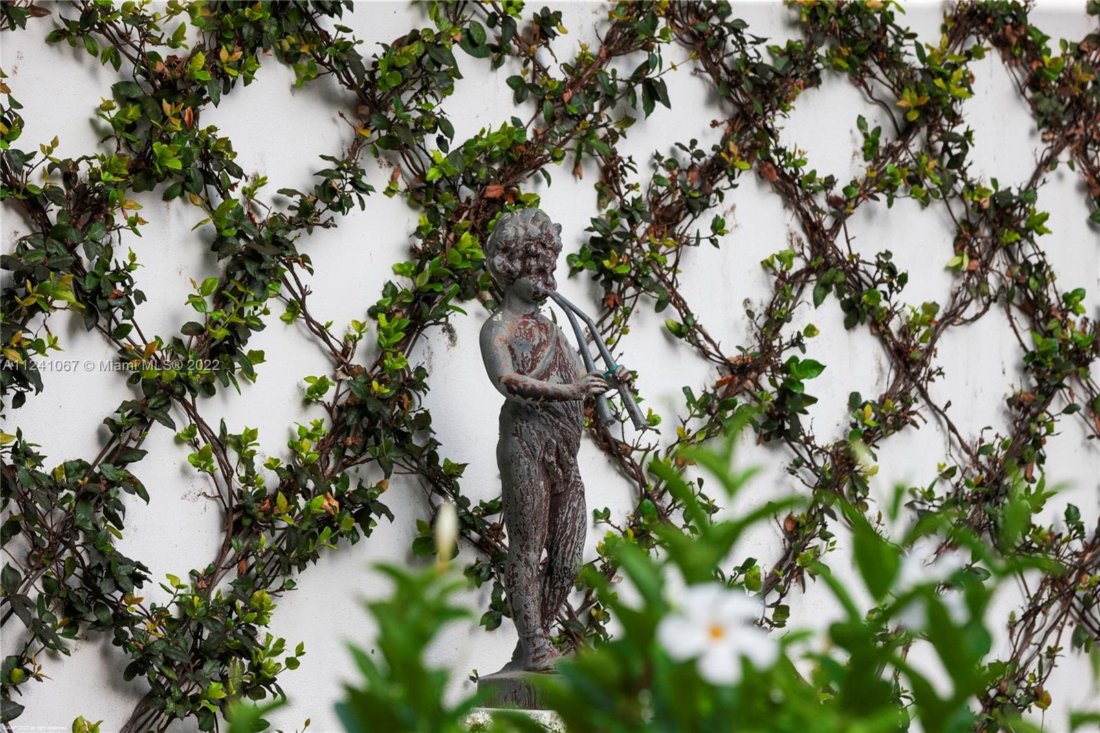 ISLAND BEACH THE REVISED - Residential