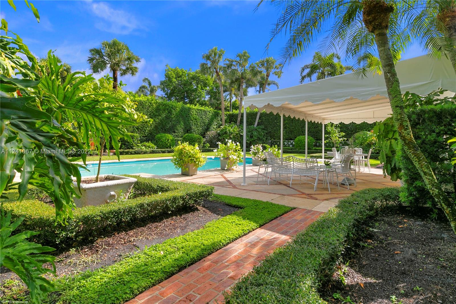 ISLAND BEACH THE REVISED - Residential