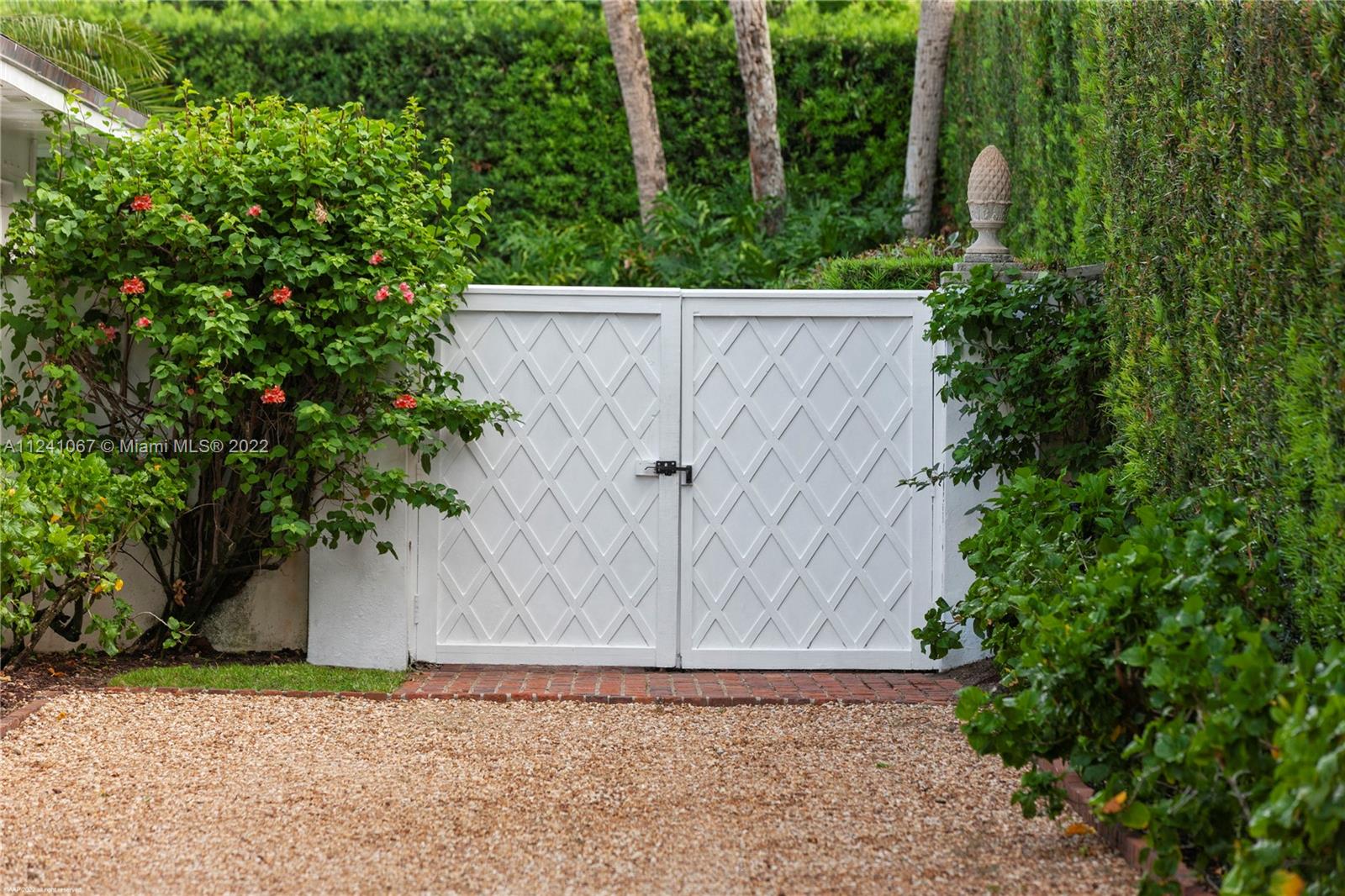 ISLAND BEACH THE REVISED - Residential