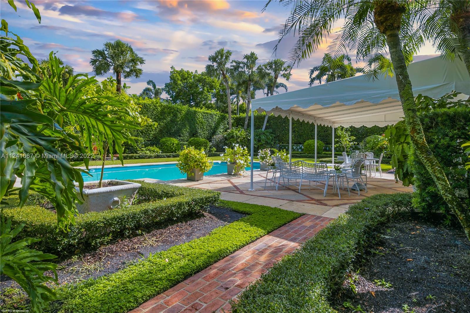 ISLAND BEACH THE REVISED - Residential