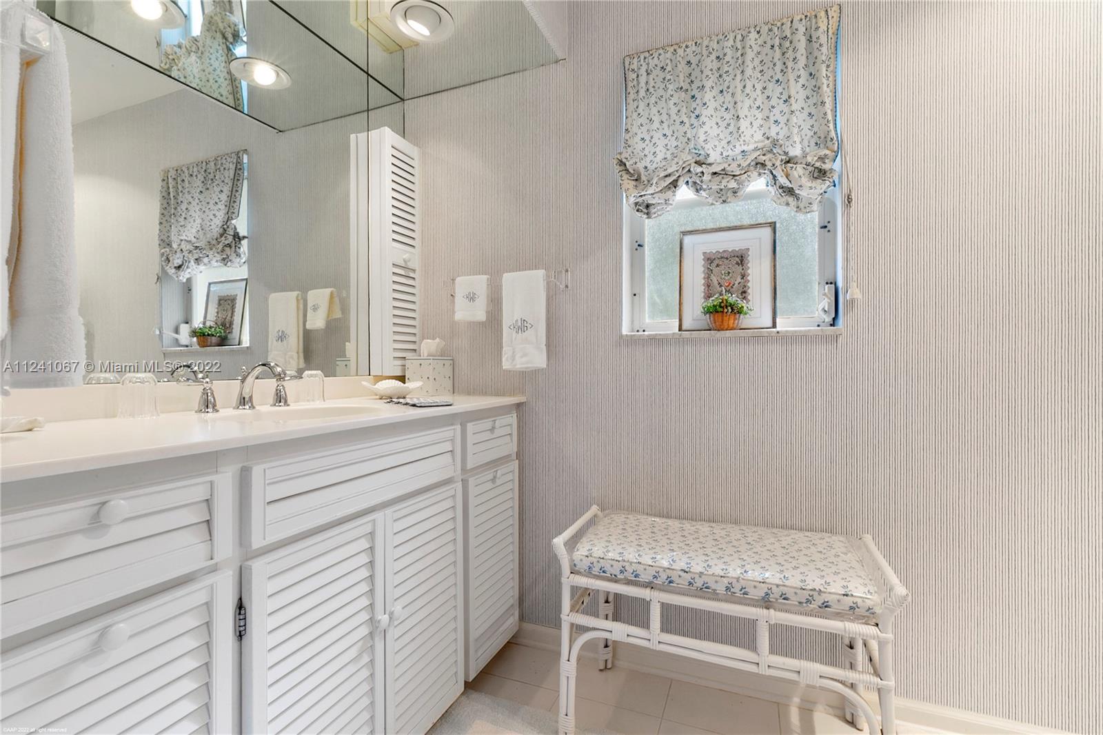 ISLAND BEACH THE REVISED - Residential