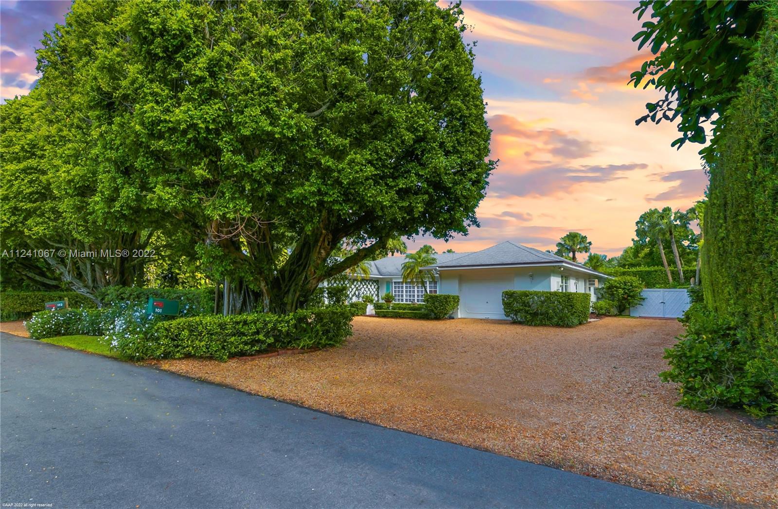 ISLAND BEACH THE REVISED - Residential