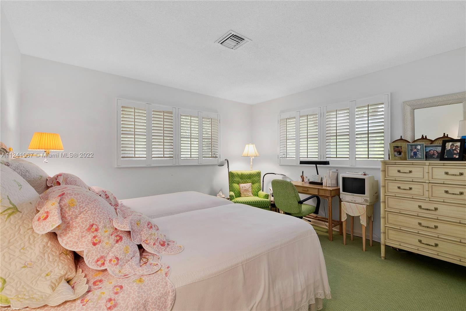 ISLAND BEACH THE REVISED - Residential