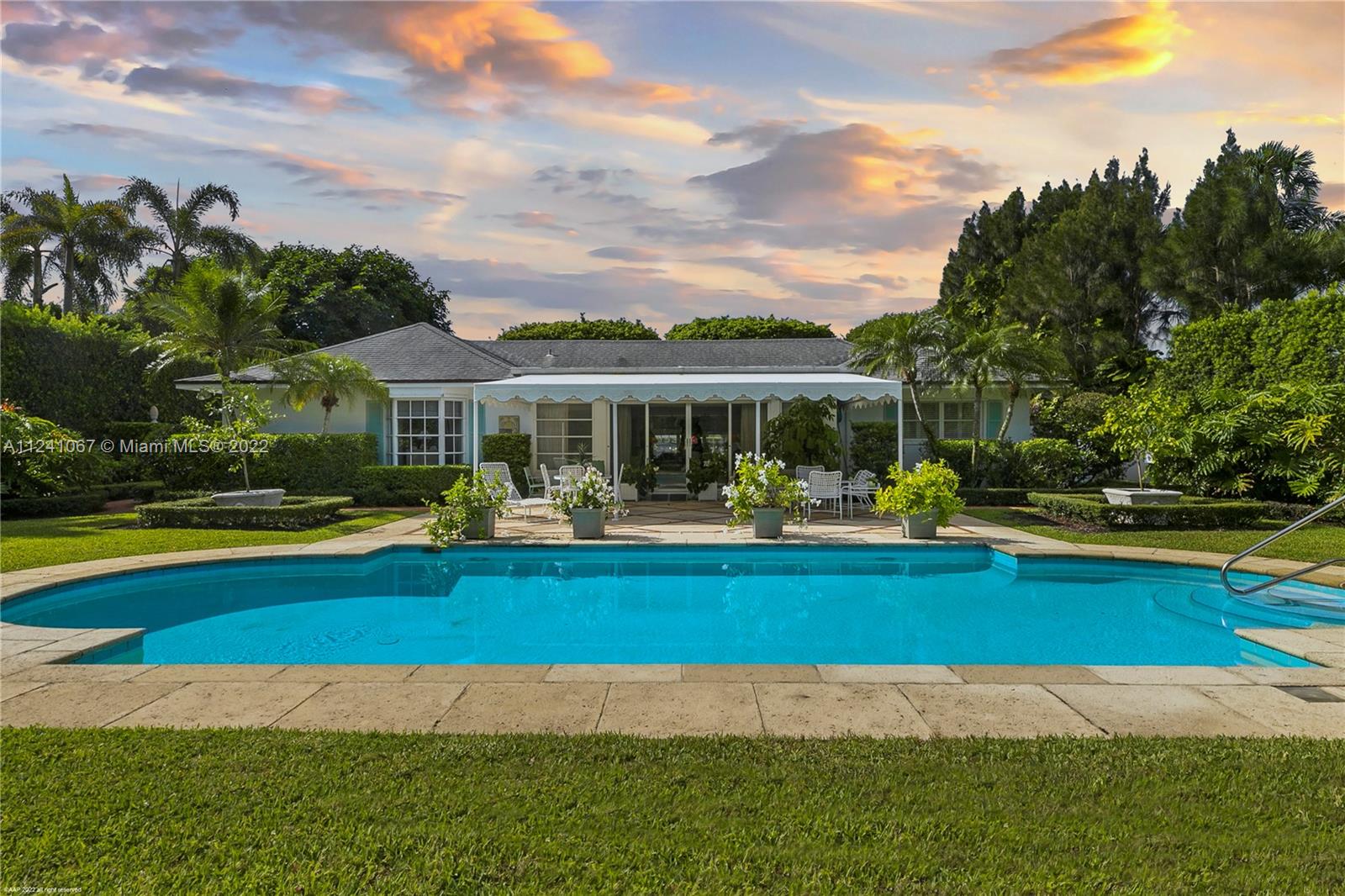 ISLAND BEACH THE REVISED - Residential