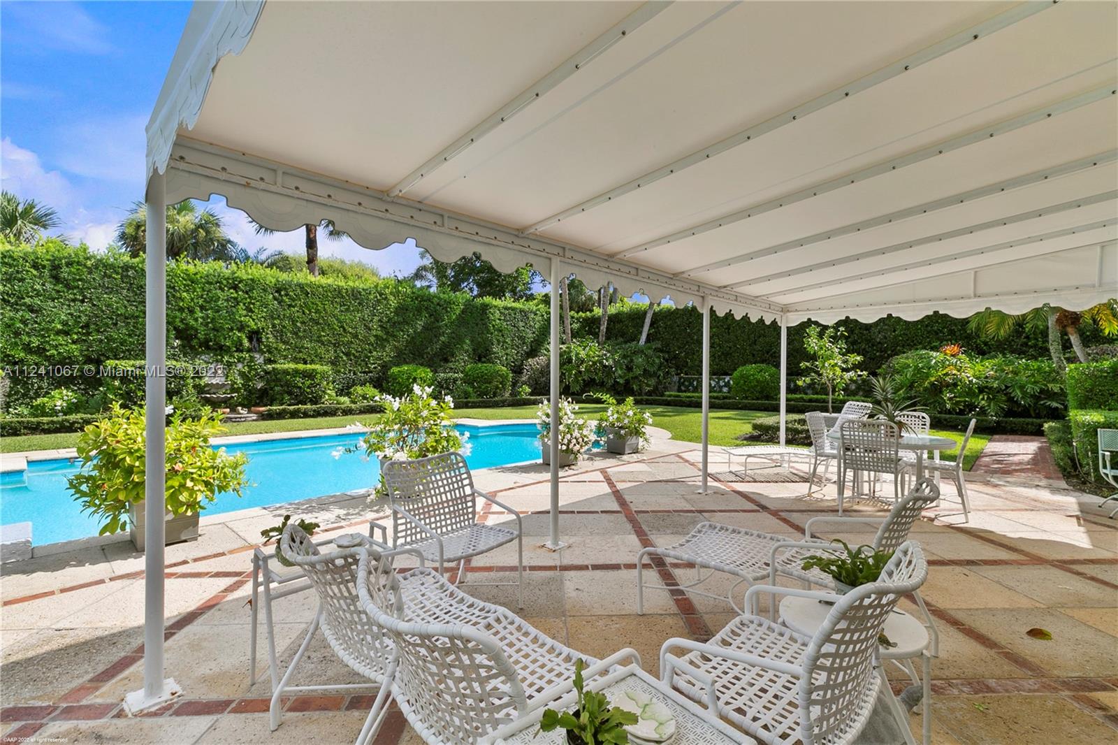 ISLAND BEACH THE REVISED - Residential