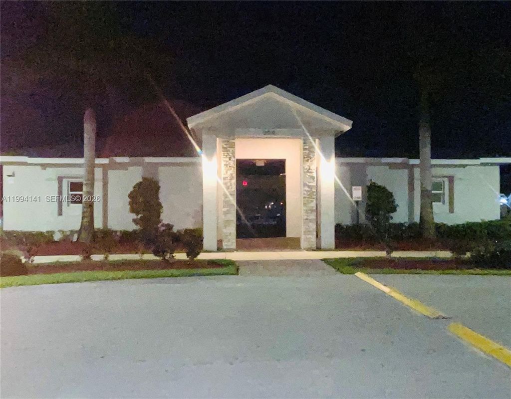 Photo of 1766 SE 7th Ter, Homestead, FL 33034 (MLS # A11994141)