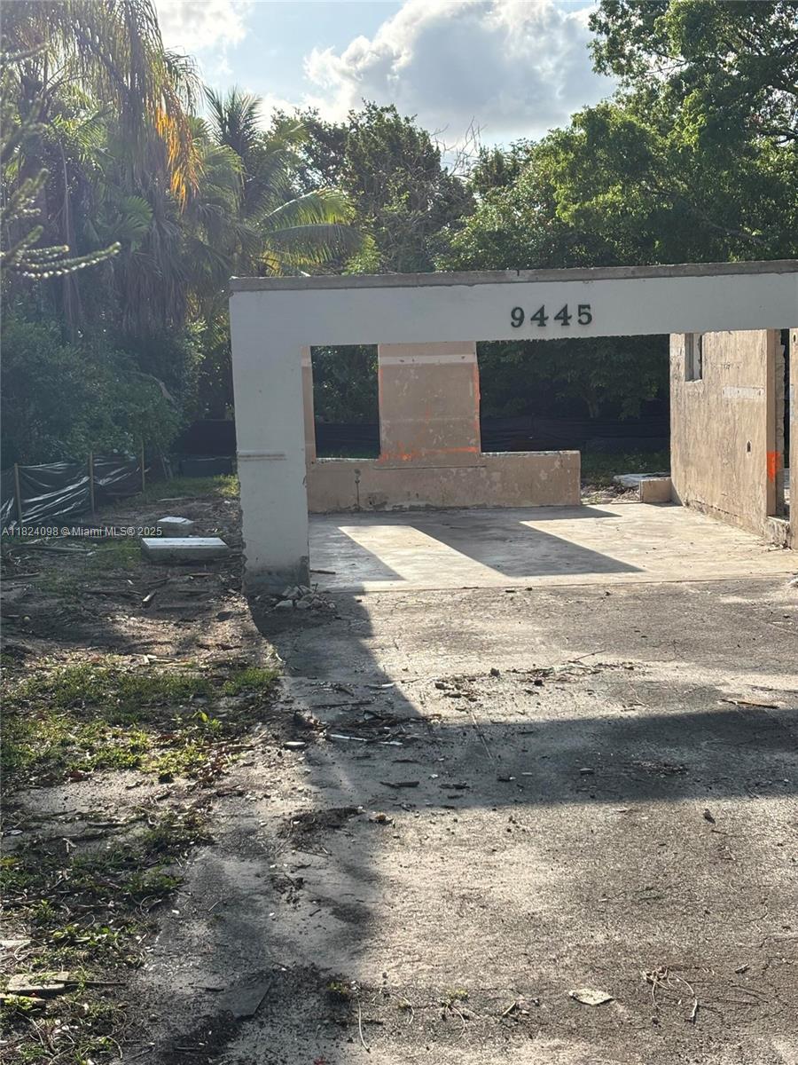Property for Sale at 9445 Sw 73rd Ave, Pinecrest, Miami-Dade County, Florida - Bedrooms: 5 
Bathrooms: 7  - $2,500,000