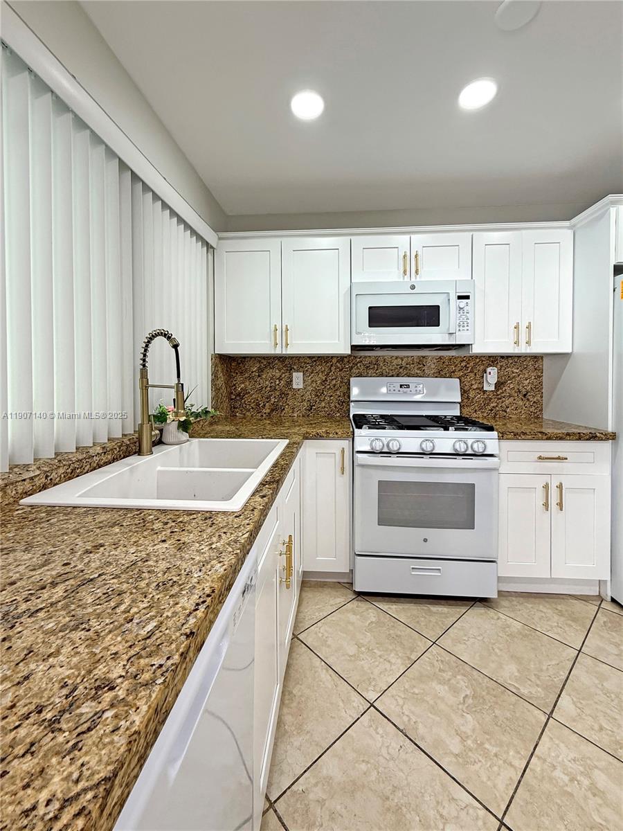 MIAMI LAKES LAKE MARTHA S - Residential Lease