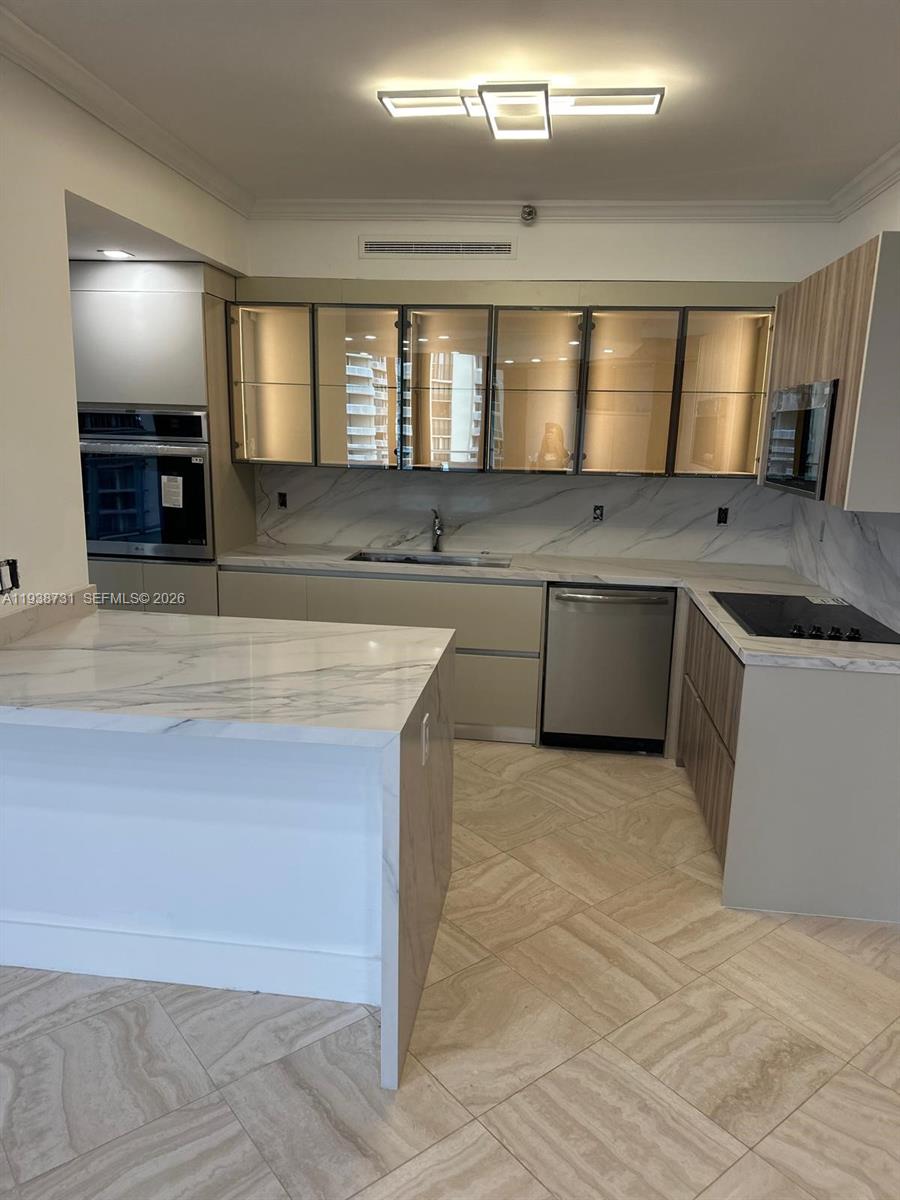 MARINA TOWER CONDO - Residential