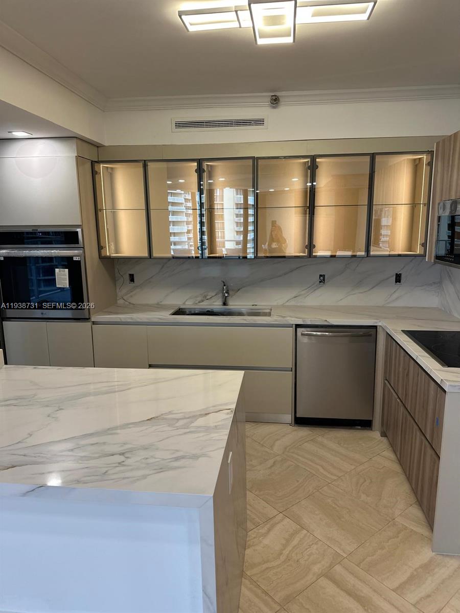 MARINA TOWER CONDO - Residential