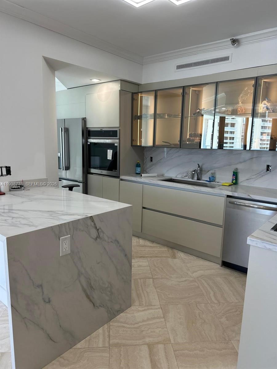 MARINA TOWER CONDO - Residential