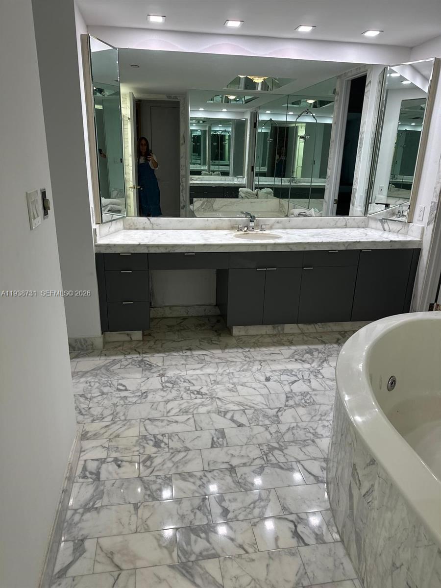 MARINA TOWER CONDO - Residential