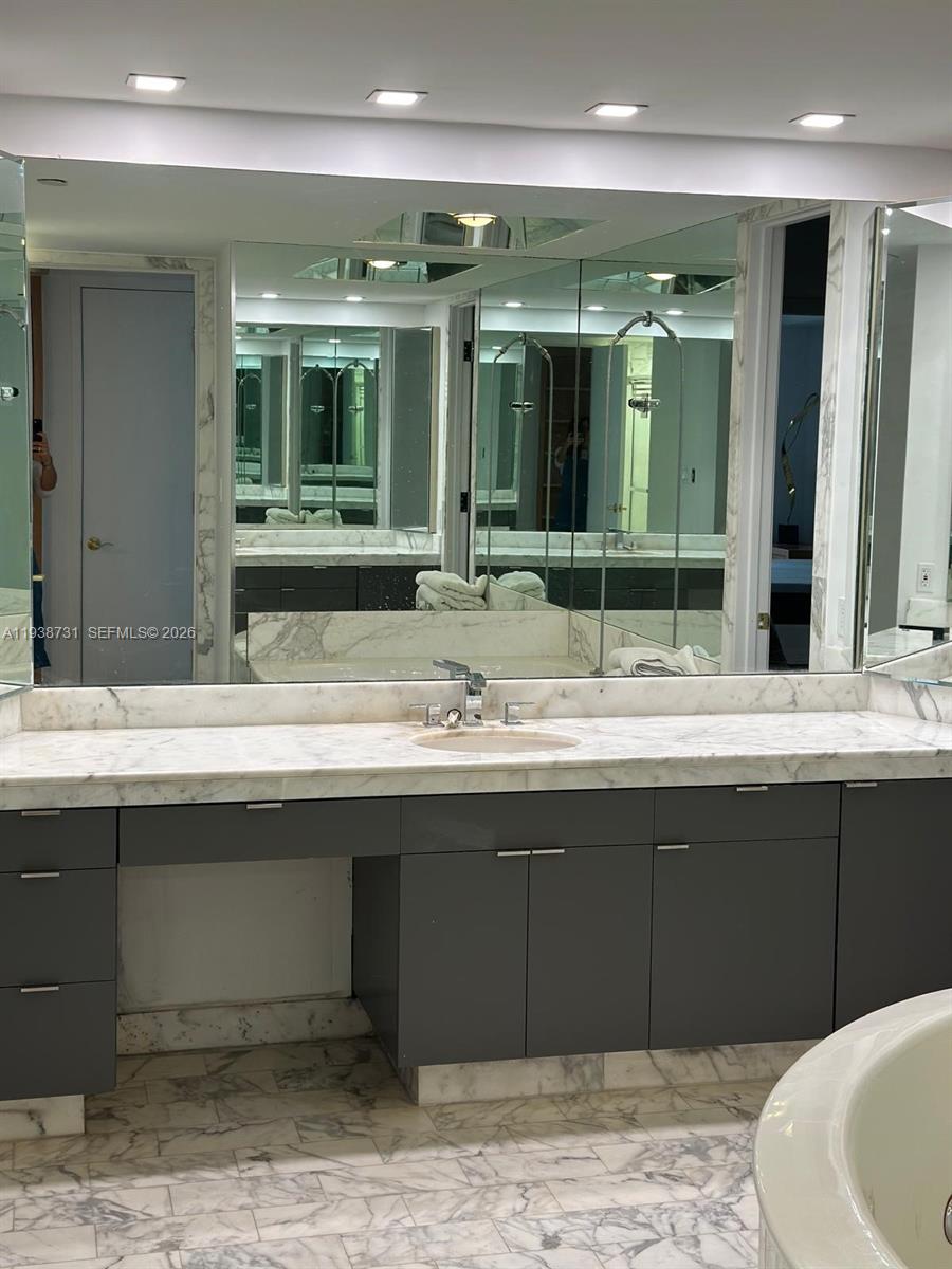 MARINA TOWER CONDO - Residential