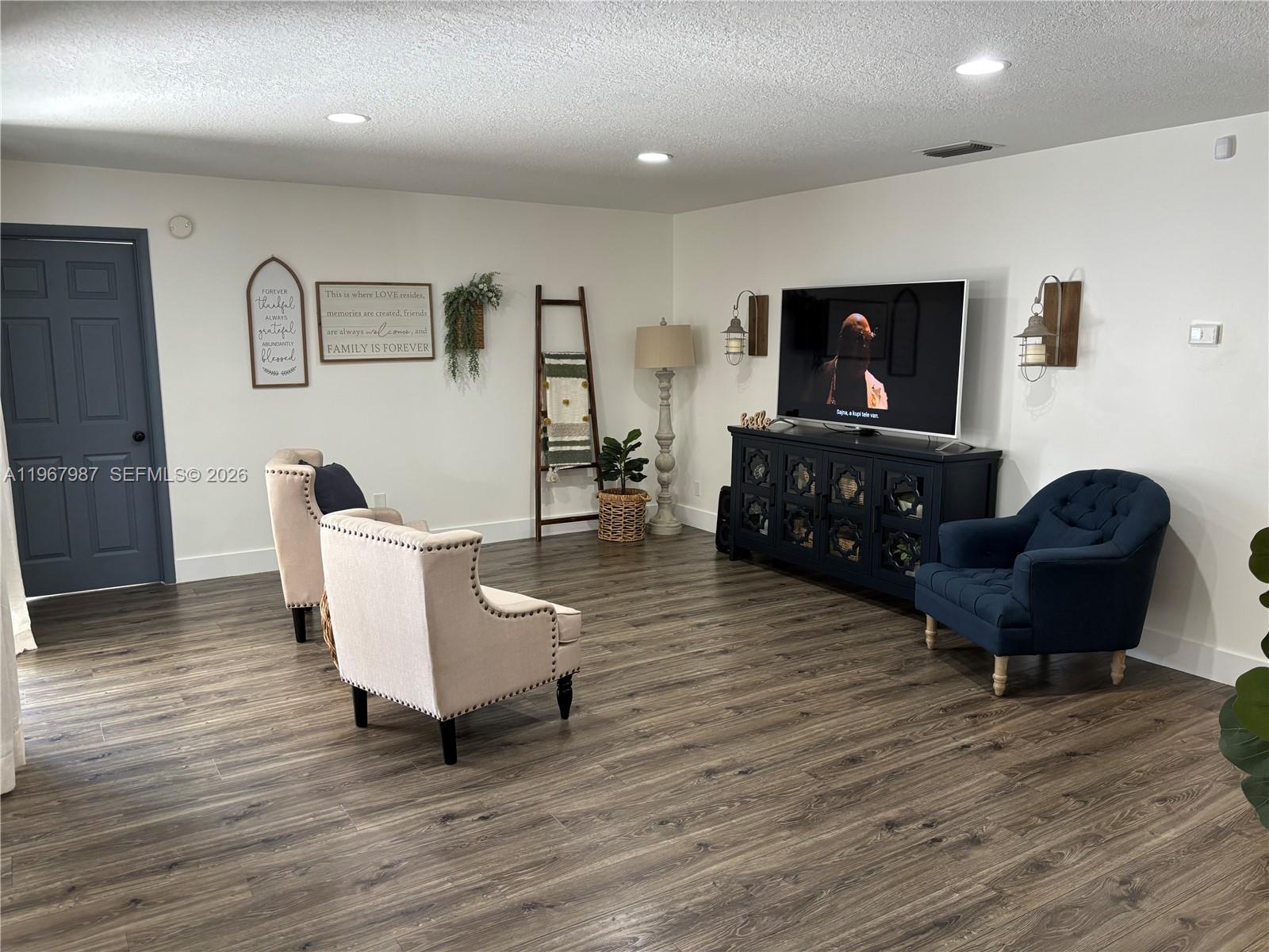 COUNTRY WALK SEC 2 - Residential