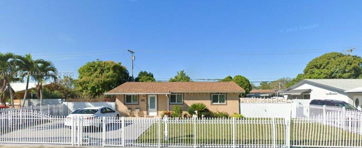 Beautiful Renovated 3 Bedroom House in South Miami Heights!
Welcome to this completely renovated house with 3 bedrooms and 1 bathrooms with a wet bar addition for additional income or guest entertainment located in the heart of South Miami Heights. This impressive property has high-impact doors and windows for greater safety and energy efficiency. The spacious interior offers modern finishes throughout, with a high-efficiency air conditioning unit to keep you comfortable all year round. Enjoy privacy and comfort with an electric fence that surrounds the large courtyard, meticulously cared for. Whether you are entertaining or looking to relax, the outdoor space is perfect, and includes a shed for additional storage.