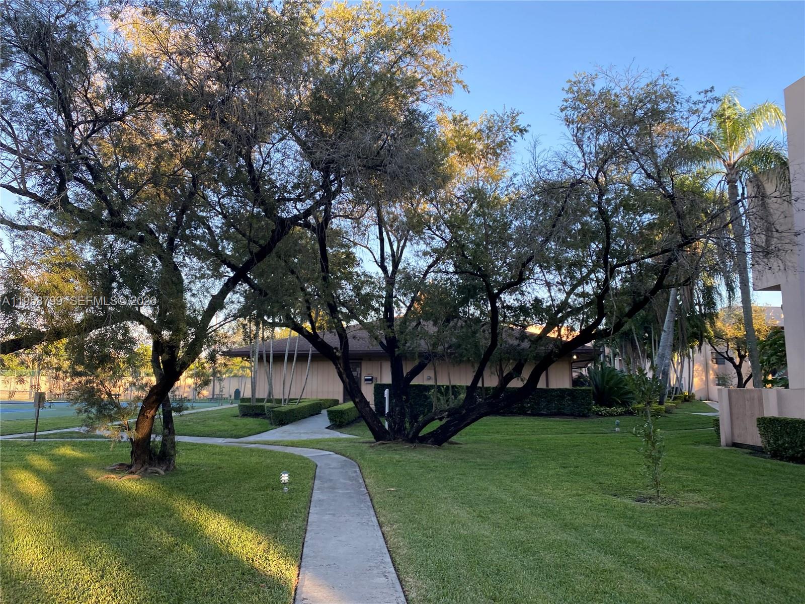 THE GARDENS OF KENDALL CO - Residential Lease