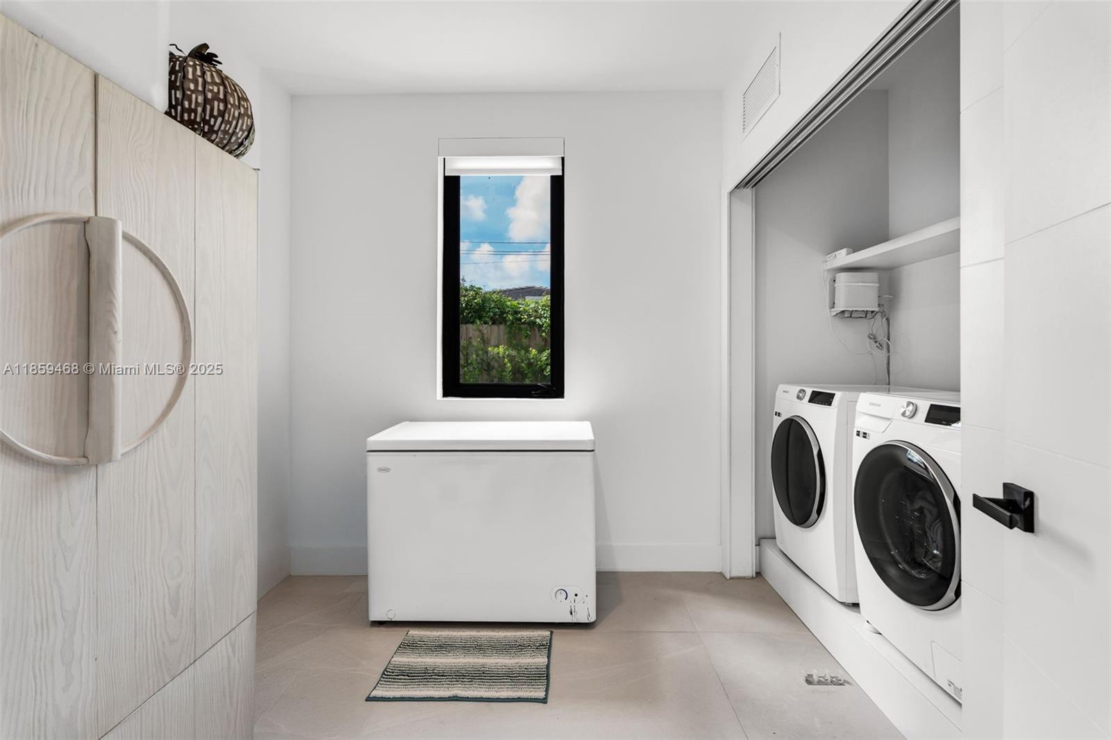 CAROLE HELMS MANOR - Residential