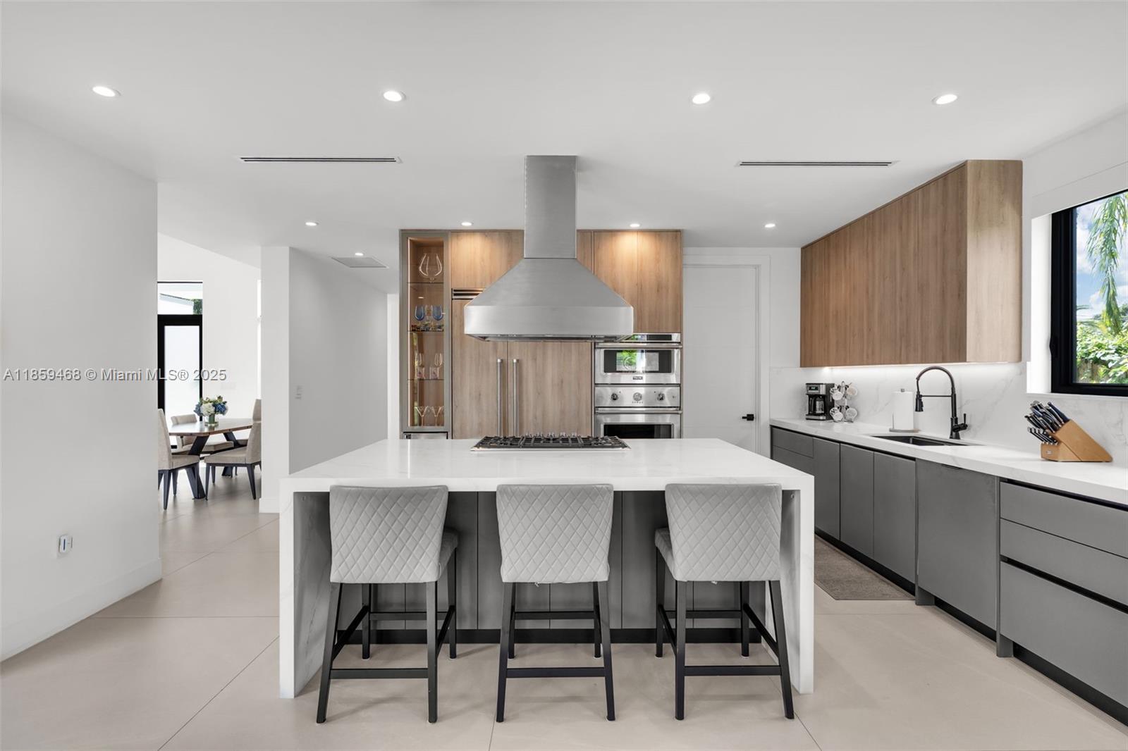 CAROLE HELMS MANOR - Residential