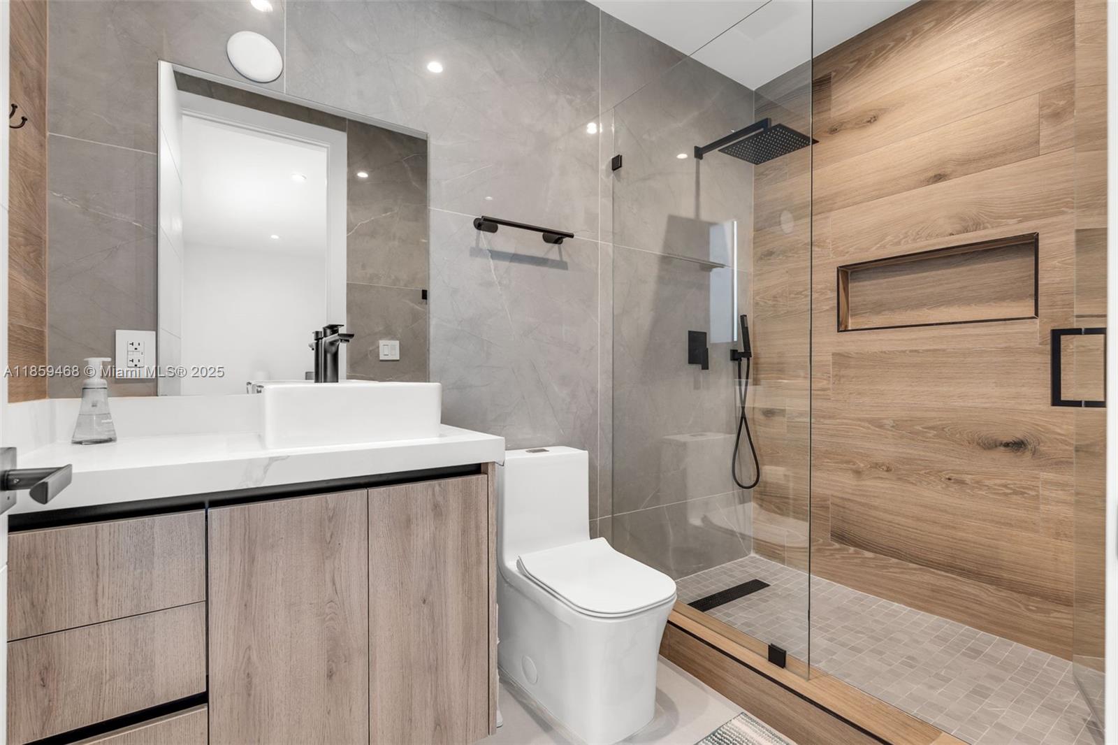 CAROLE HELMS MANOR - Residential