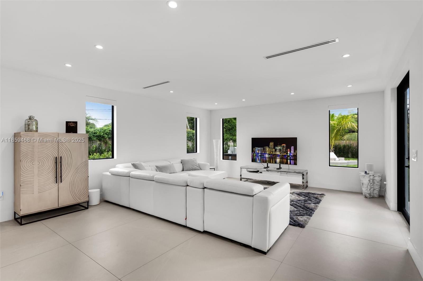 CAROLE HELMS MANOR - Residential