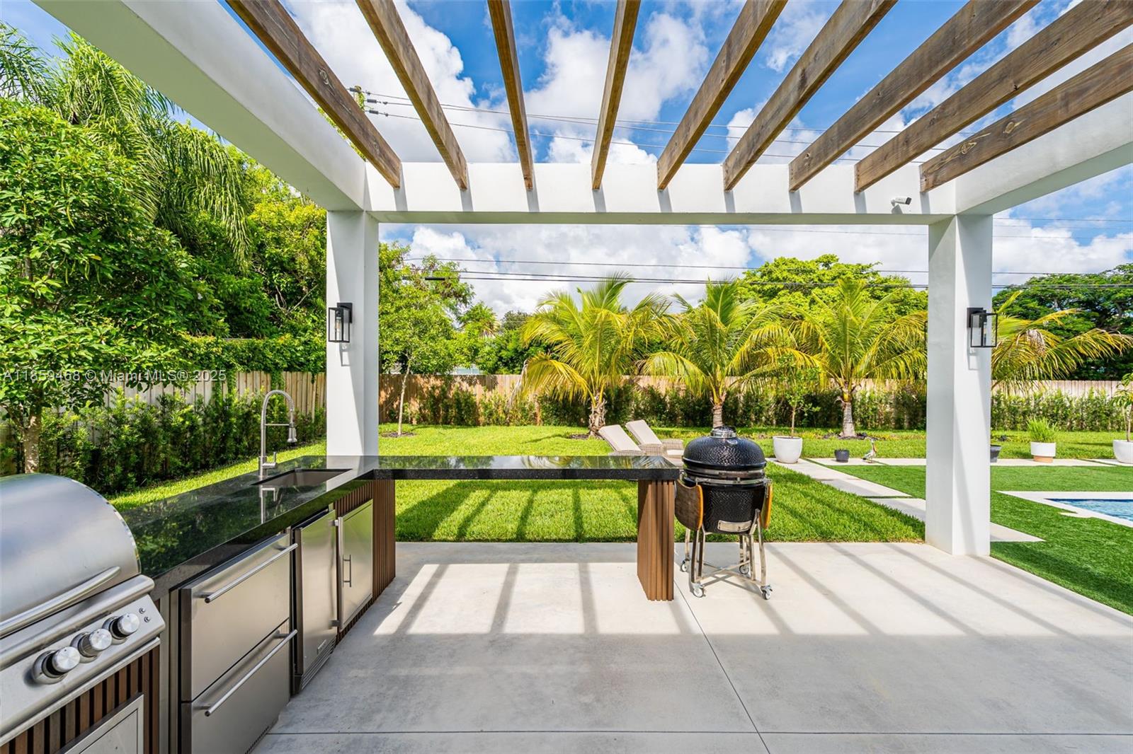 CAROLE HELMS MANOR - Residential