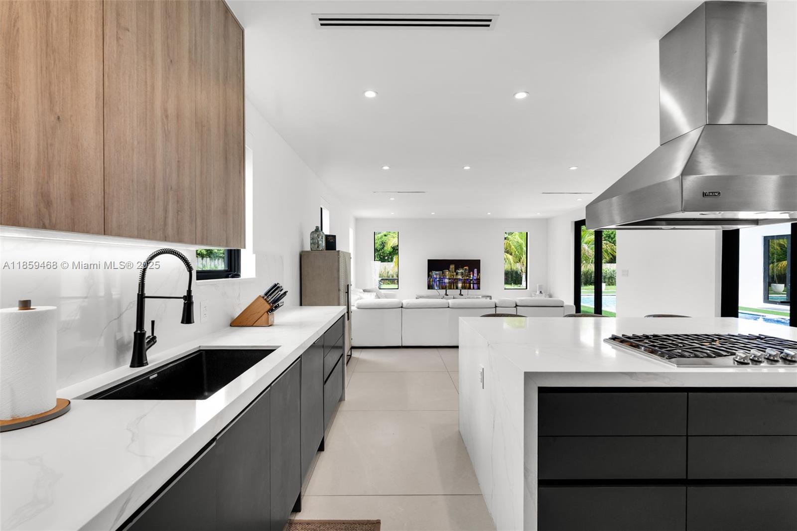 CAROLE HELMS MANOR - Residential