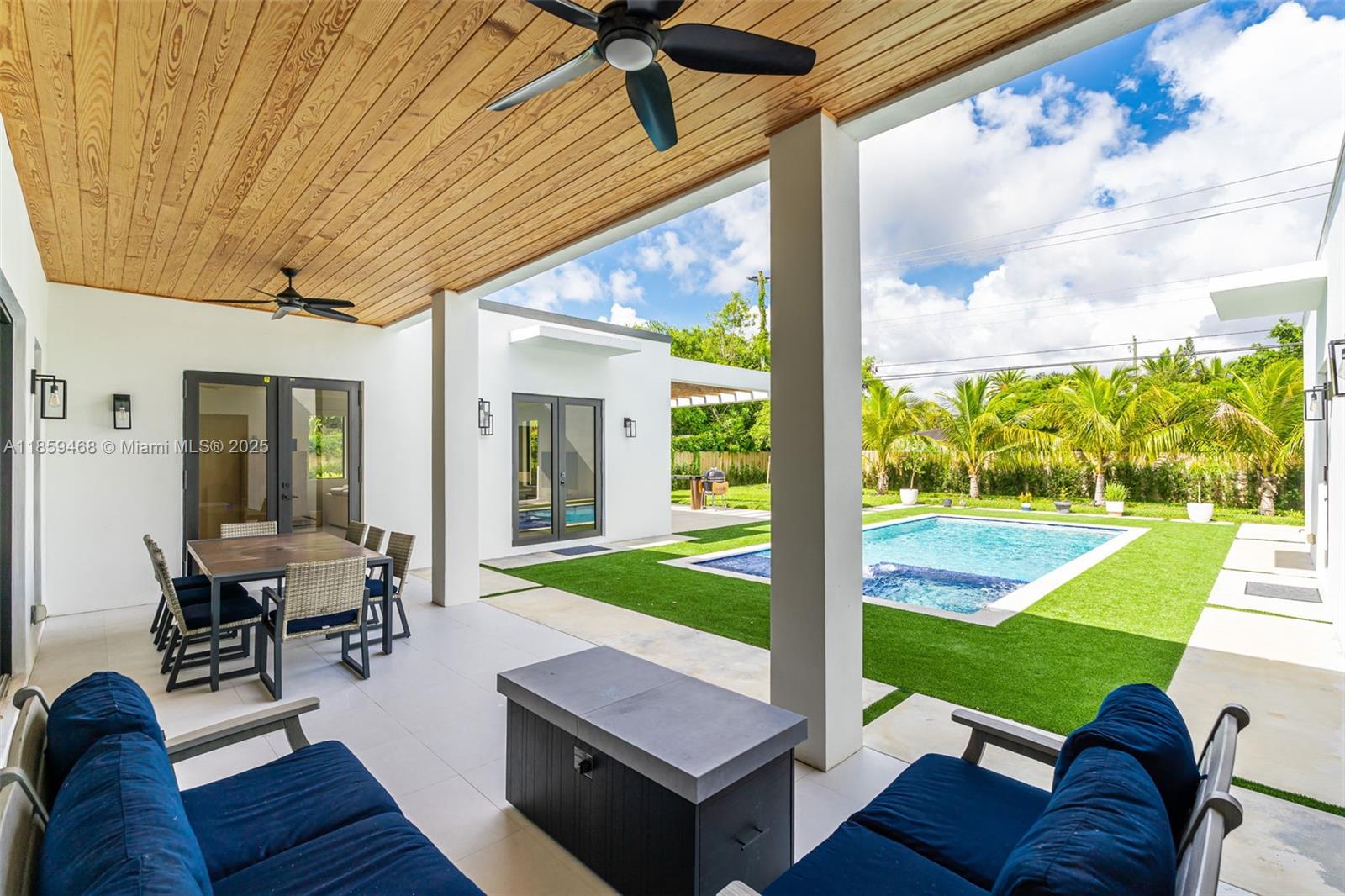 CAROLE HELMS MANOR - Residential