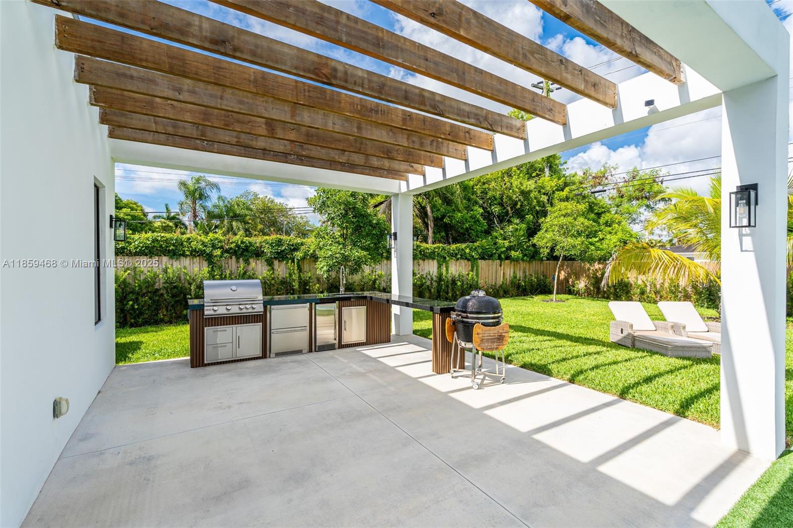 CAROLE HELMS MANOR - Residential