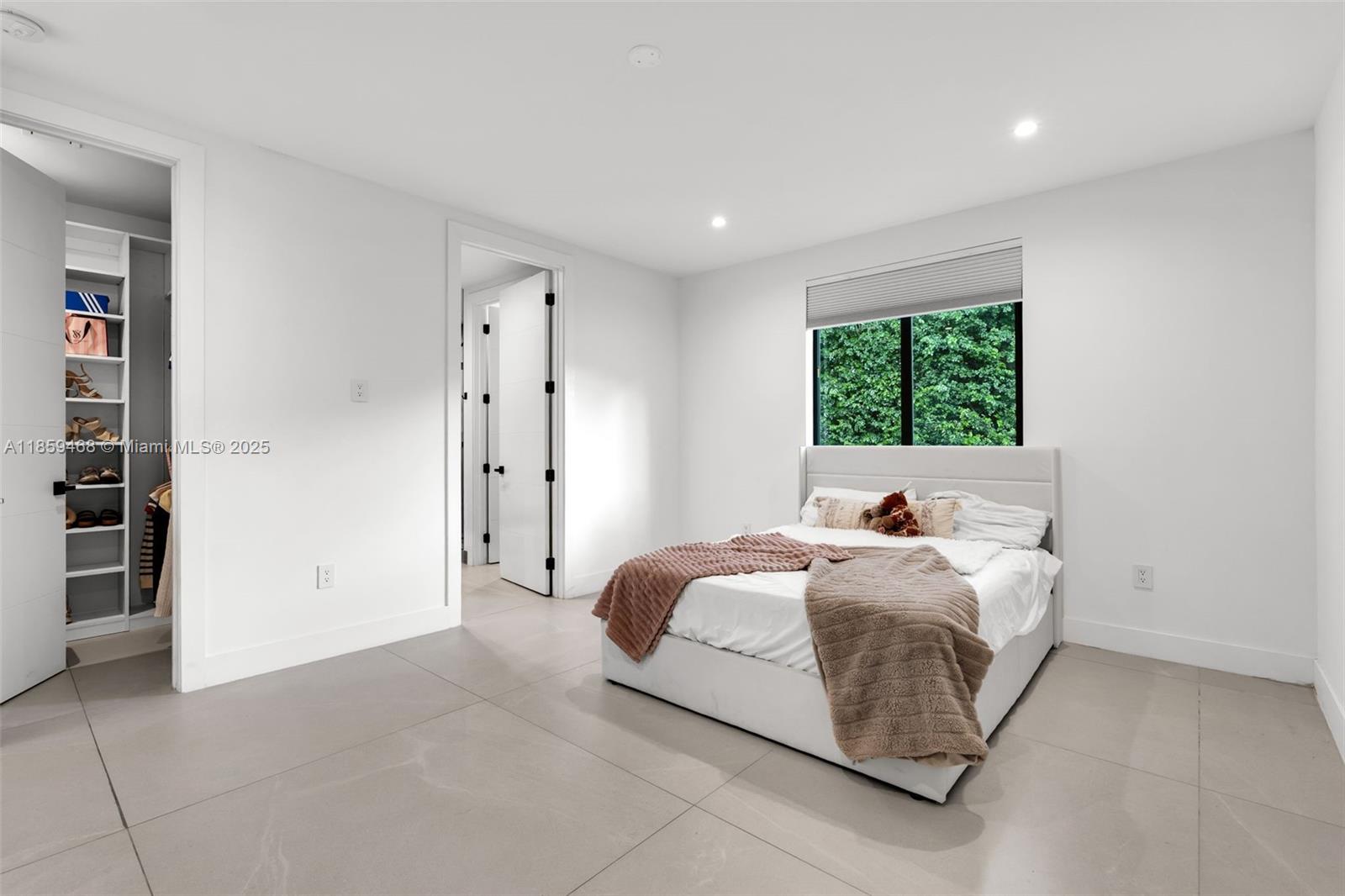 CAROLE HELMS MANOR - Residential