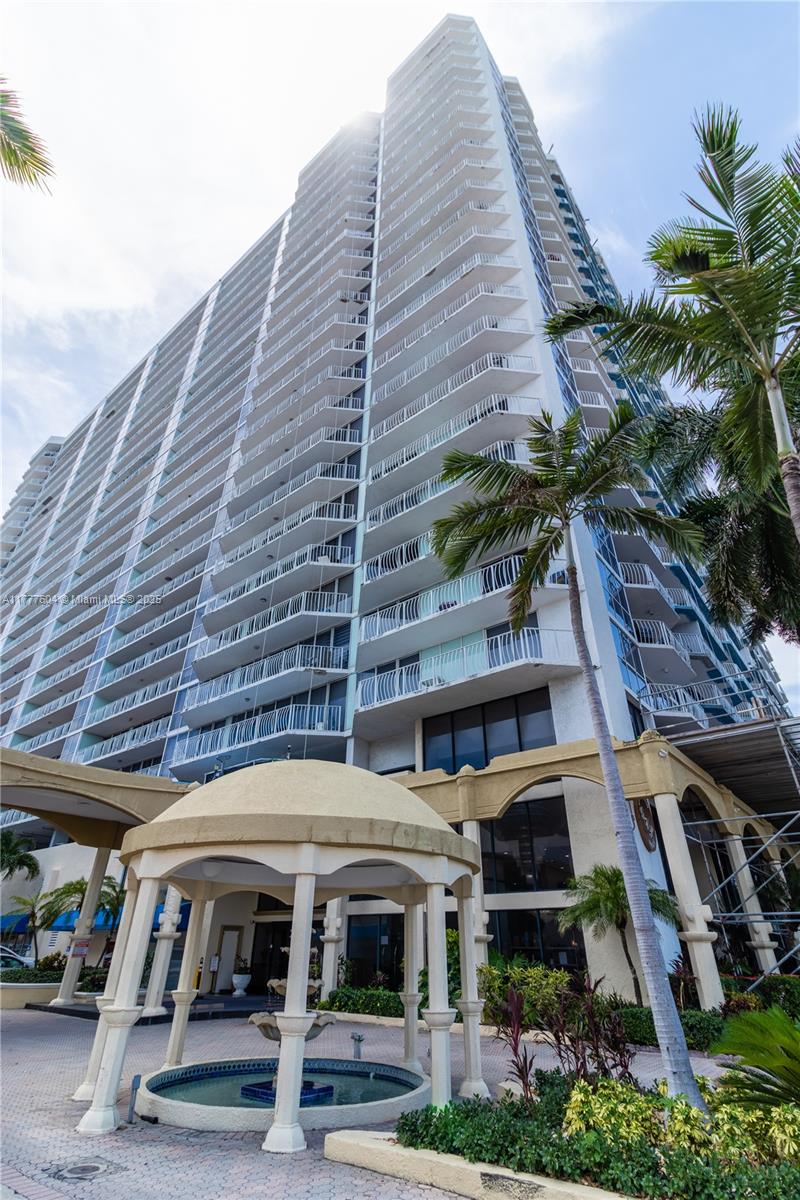 7601 E Treasure Dr 923