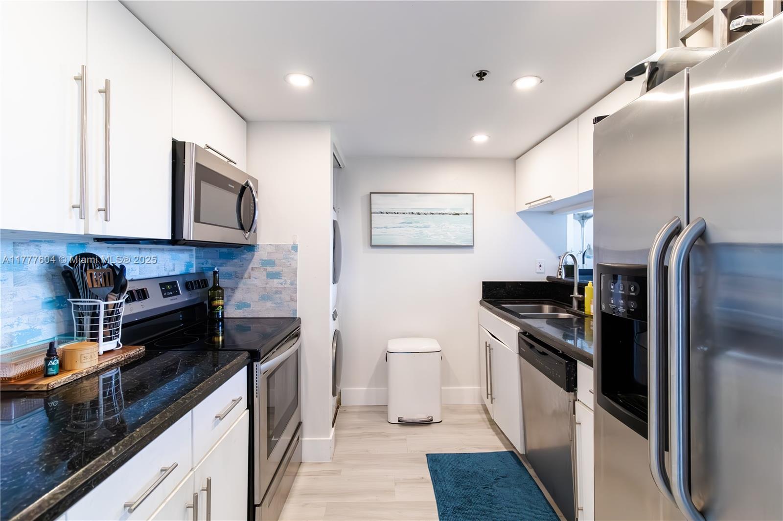 7601 E Treasure Dr 923