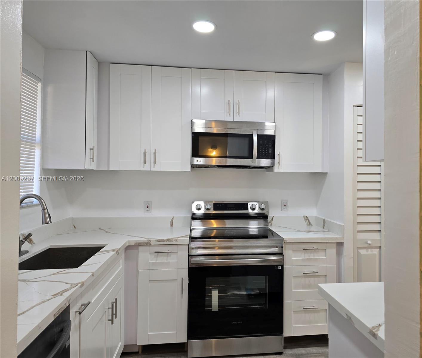 WATERS EDGE OF CORAL SPRI - Residential