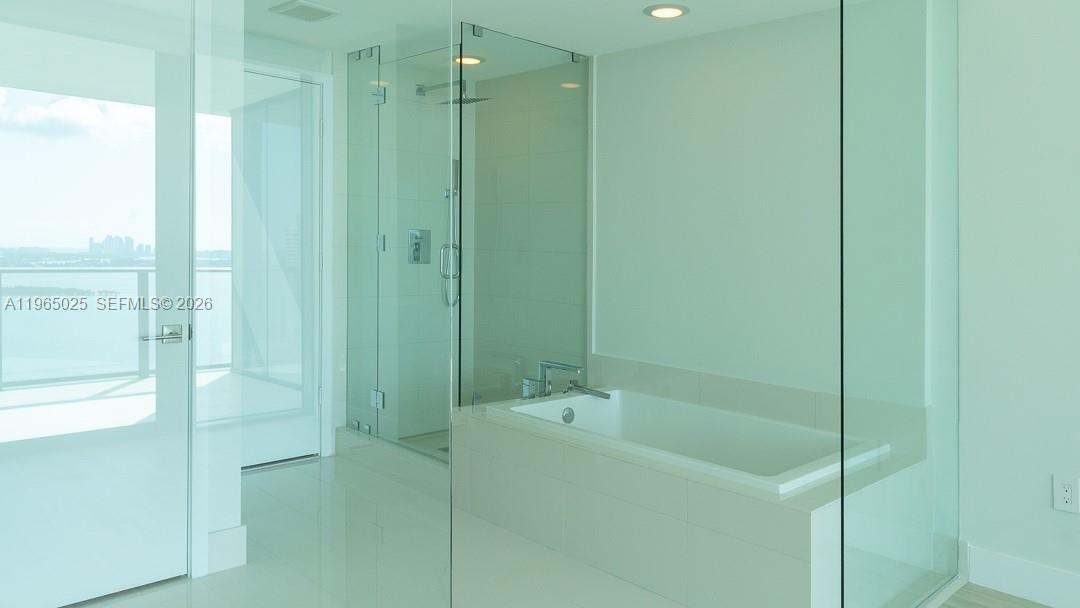 PARAISO BAY CONDO - Residential