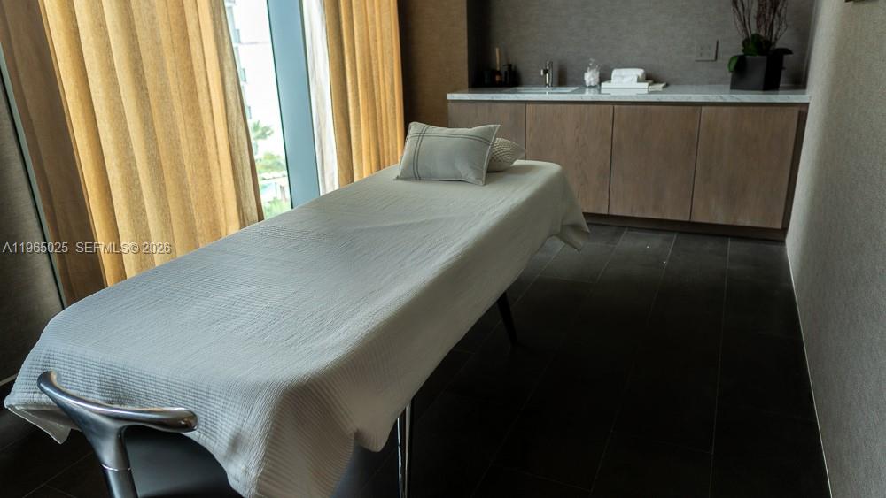 PARAISO BAY CONDO - Residential