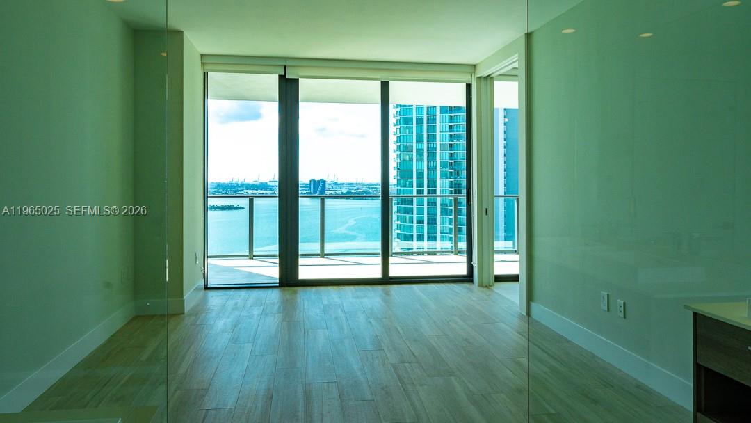 PARAISO BAY CONDO - Residential