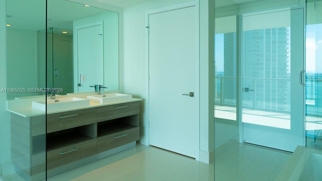 PARAISO BAY CONDO - Residential