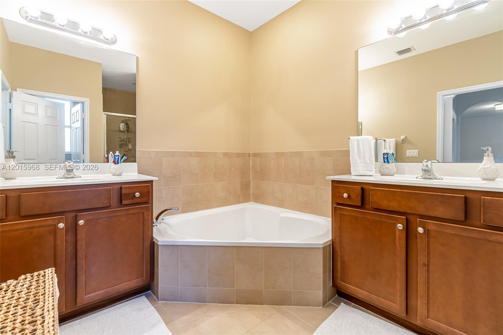 KENDALL COMMONS RESIDENTI - Residential