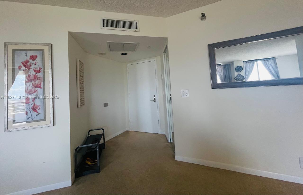 PARC CENTRAL AVENTURA SOU - Residential Lease