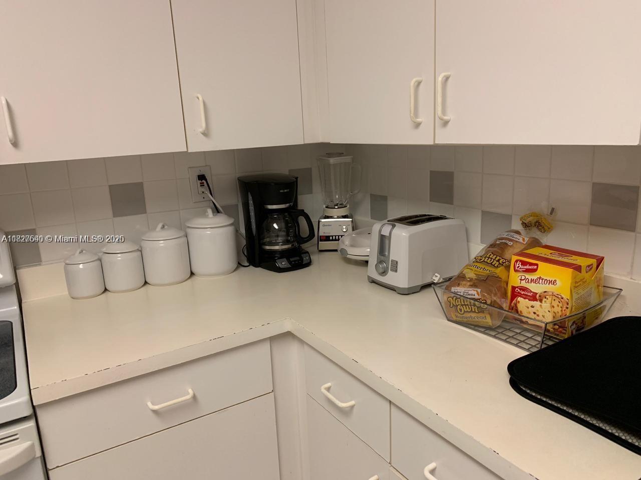 PARC CENTRAL AVENTURA SOU - Residential Lease